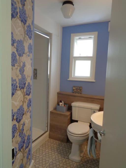 Charming English Style Studio Flat Лондон Экстерьер фото