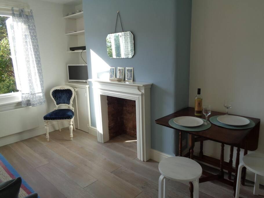 Charming English Style Studio Flat Лондон Экстерьер фото